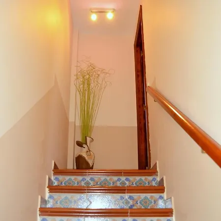 La Maison Jaune - House 度假居 *